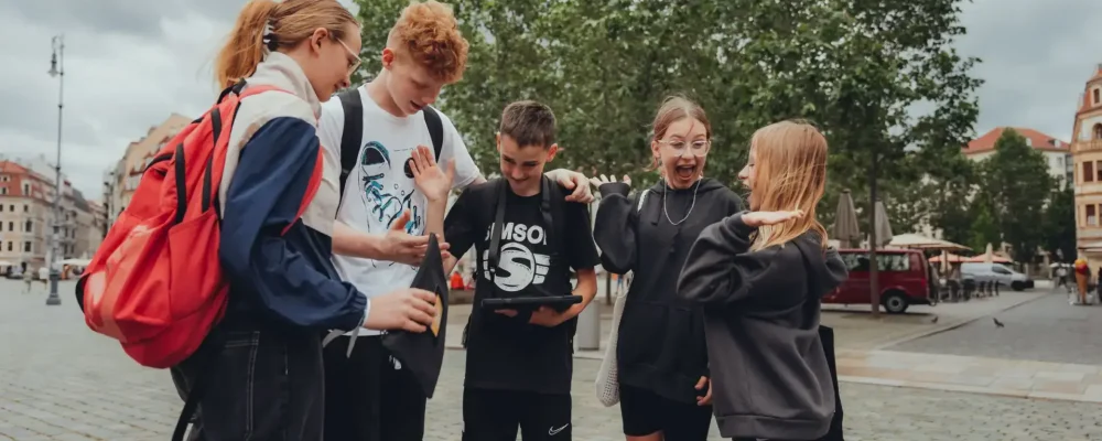 Freunde beim Kindergeburtstag in Hannover haben Spaß