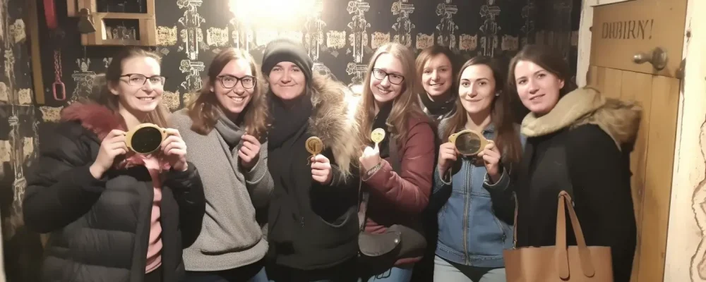 Teamevent Gruppe nach erfolgreichen Ausbruch aus Escape Room