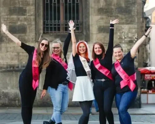 JGA Frauen haben Spaß beim Escape Game