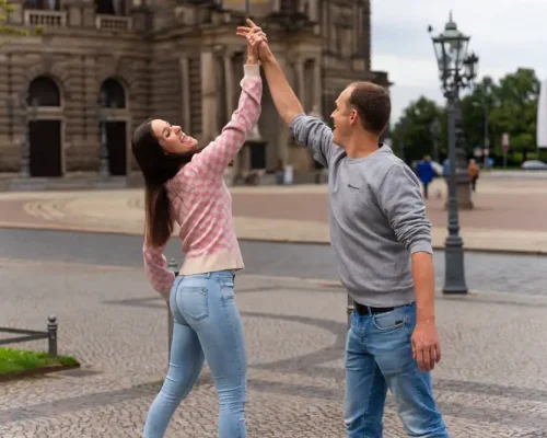 Rätselteam von Teamevent Dresden klatscht ein