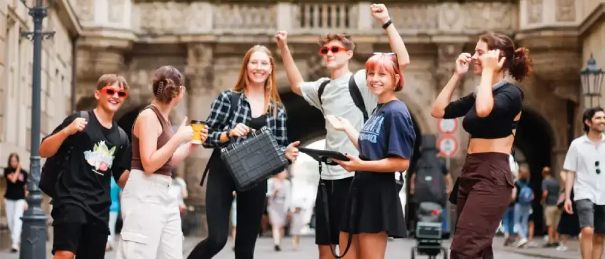 Schüler haben Spaß beim Escape Room Leipzig Outdoor